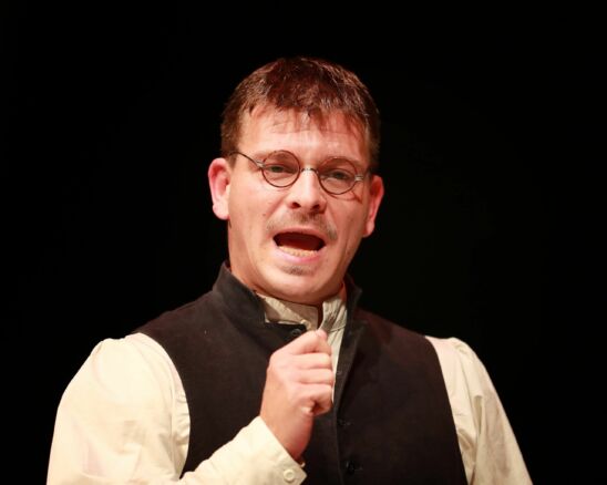 Mohácsi Norbert Meggyeskert előadásfotó